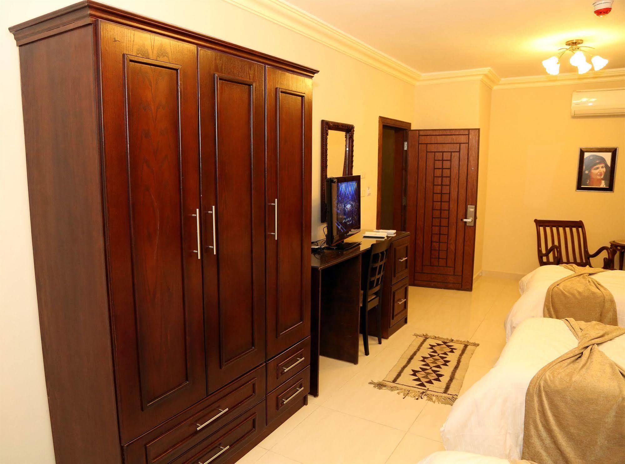 Saint John Hotel 3*